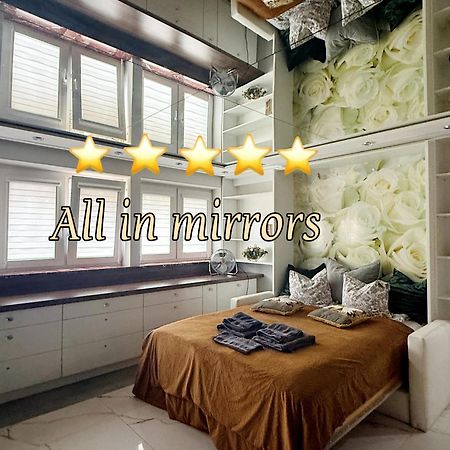 Deluxury Mirror Apartament Centrum Varşovia Exterior foto