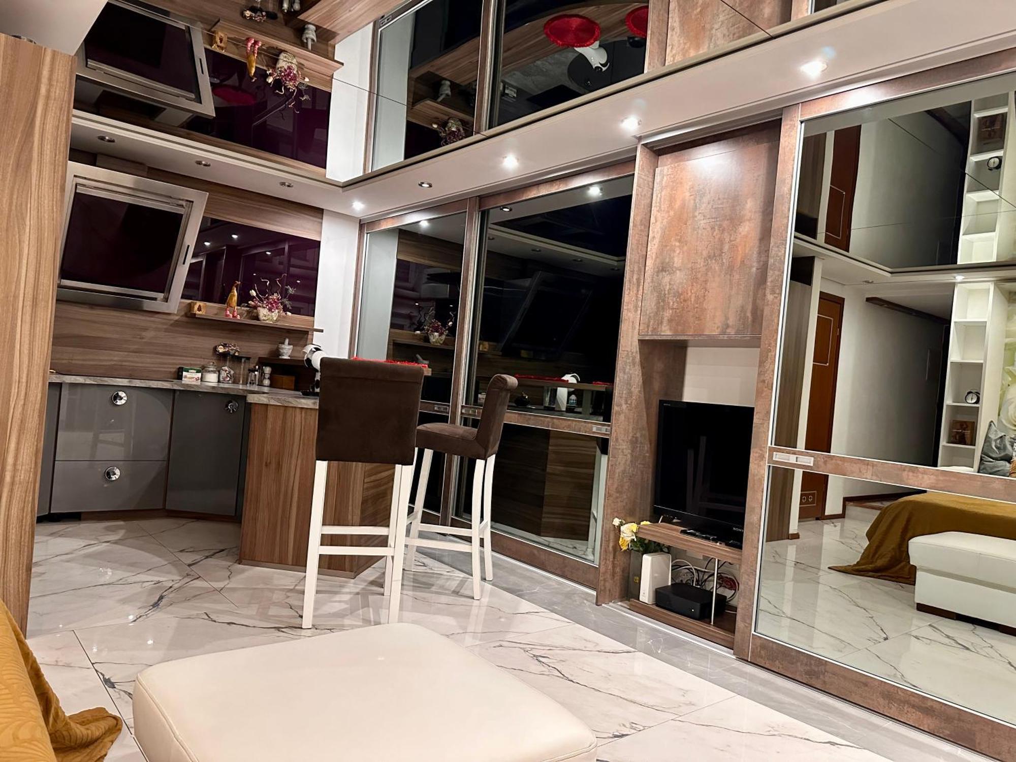 Deluxury Mirror Apartament Centrum Varşovia Exterior foto