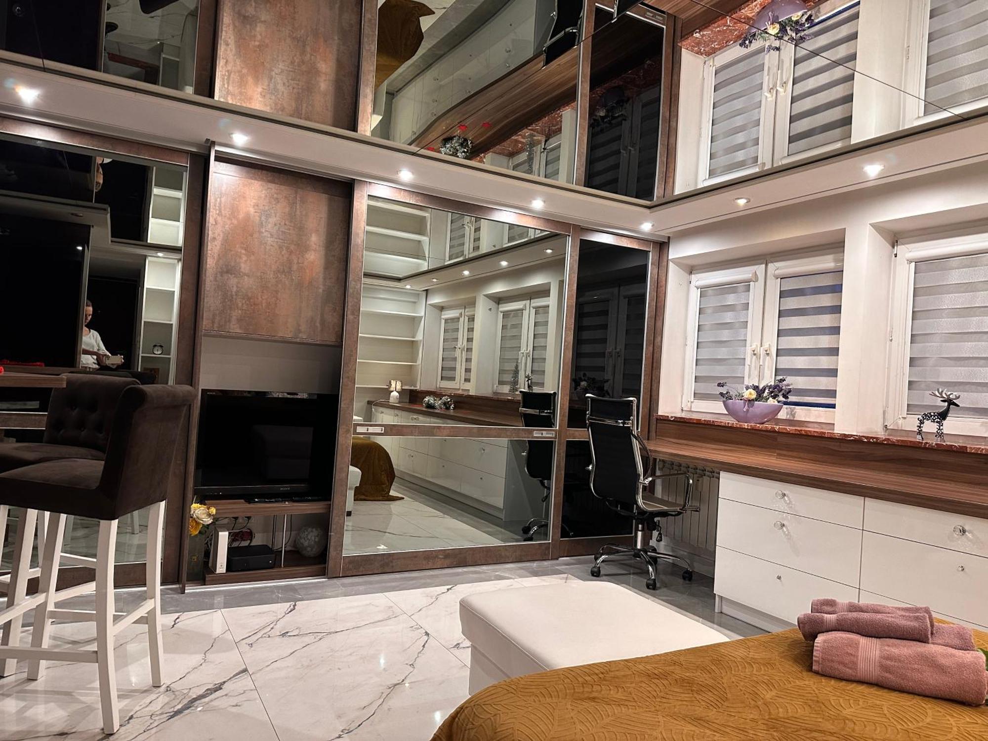 Deluxury Mirror Apartament Centrum Varşovia Exterior foto