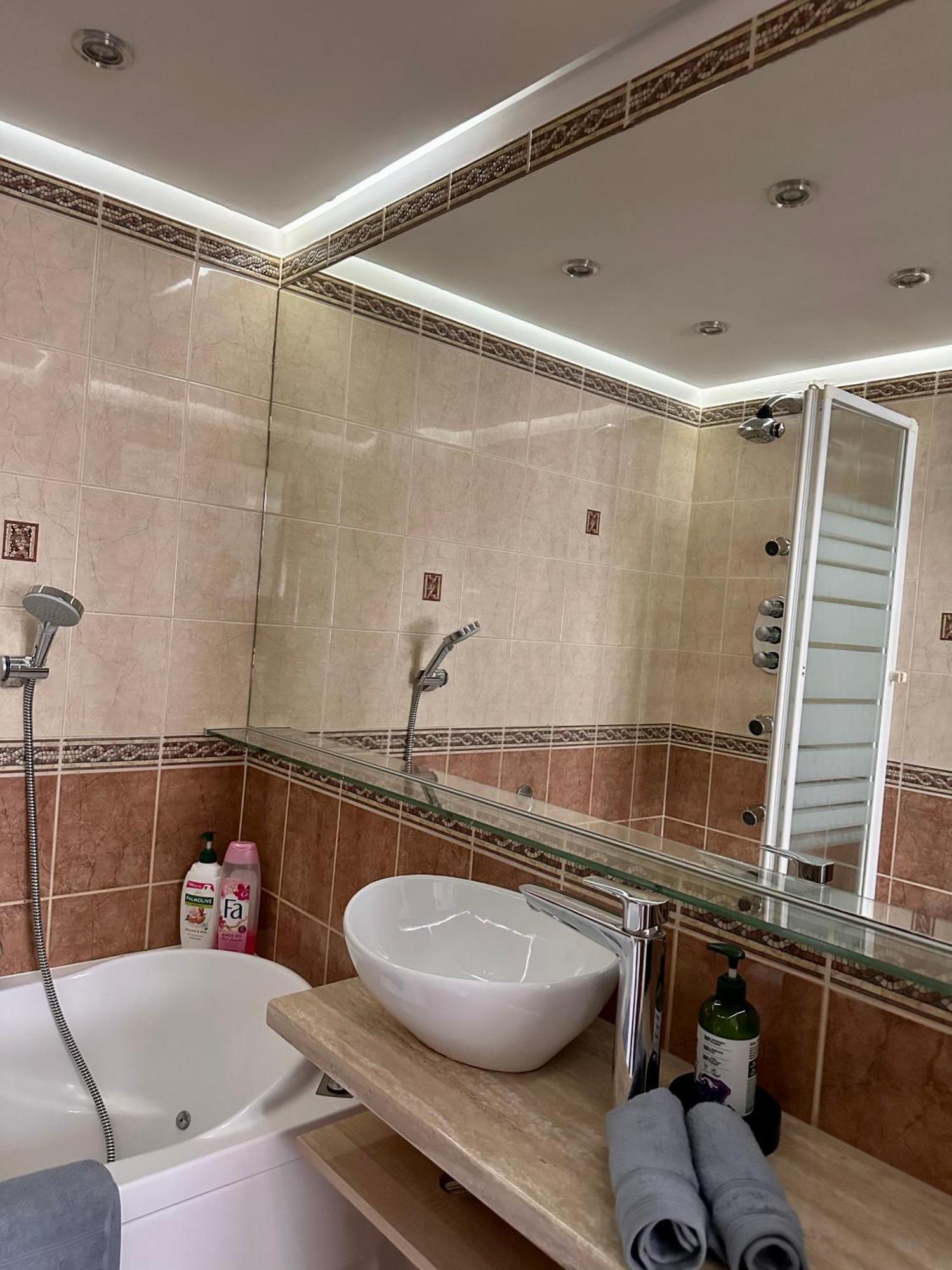 Deluxury Mirror Apartament Centrum Varşovia Exterior foto