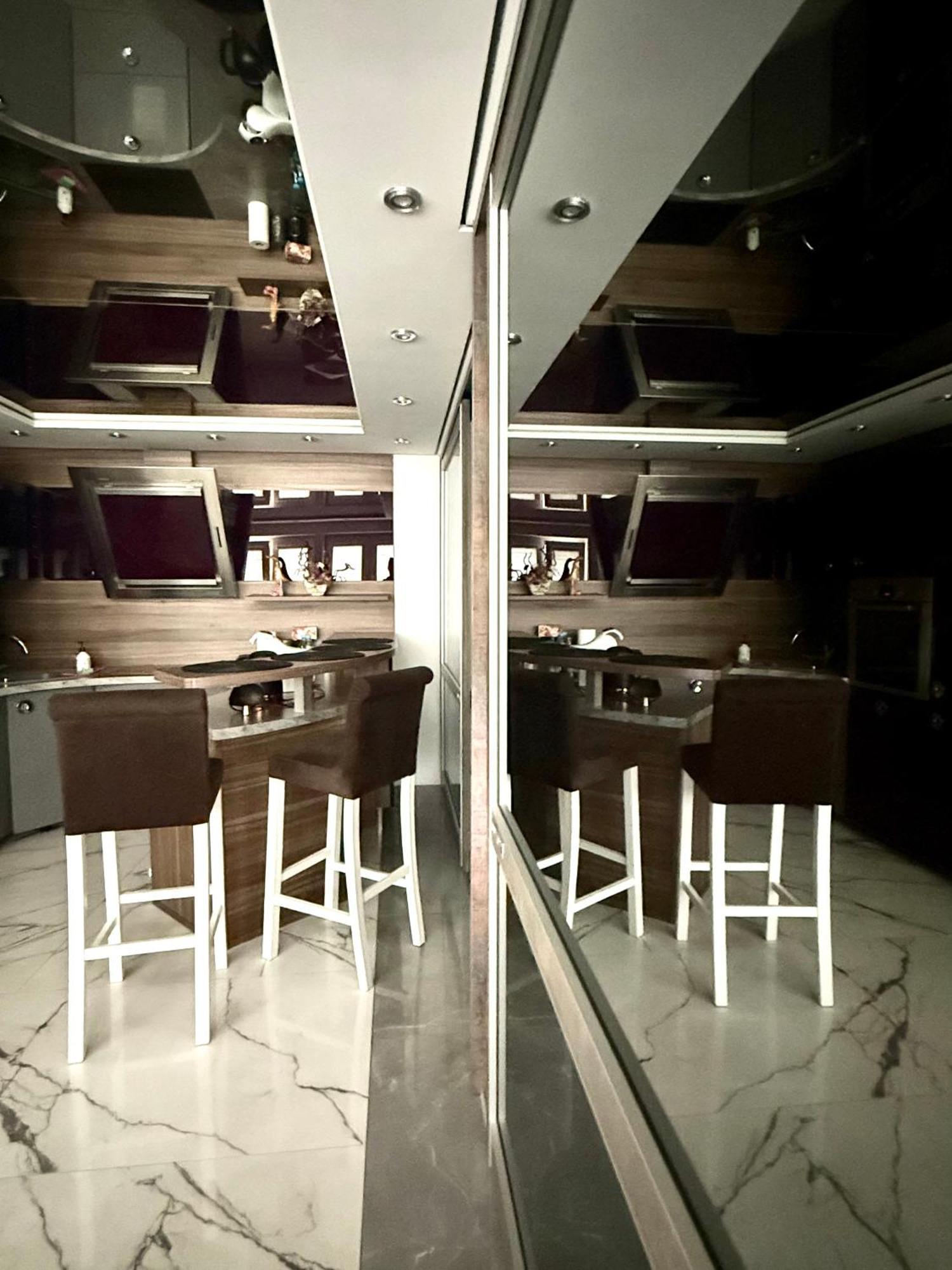 Deluxury Mirror Apartament Centrum Varşovia Exterior foto